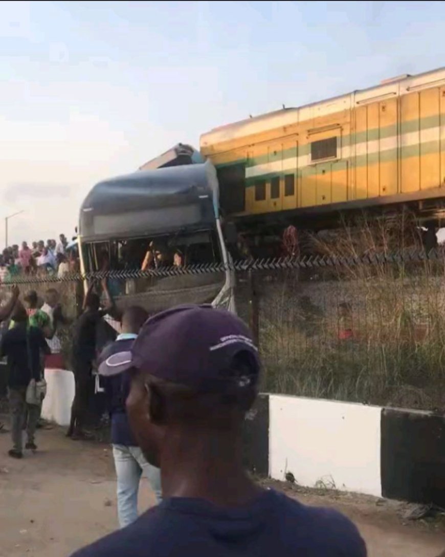 Breaking: Train Crushes BRT Bus In Lagos, Many Feared Dead