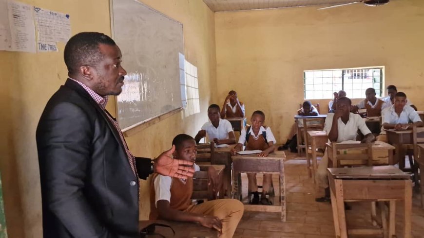 Anambra Law Maker Volunteers As Classroom Teacher