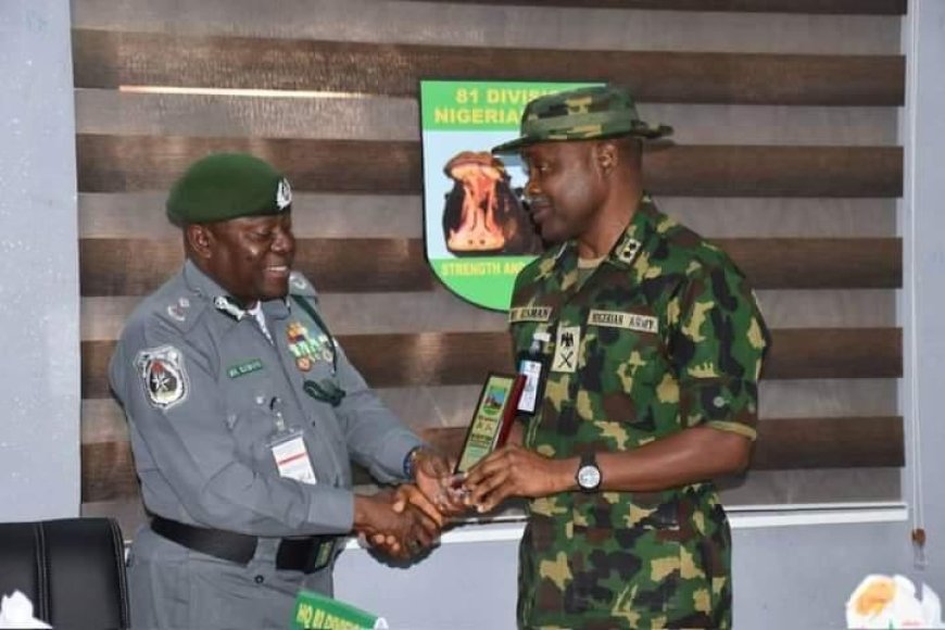 Army Pledges To Partner With Customs To End Arms Trafficking, Smuggling In Nigeria