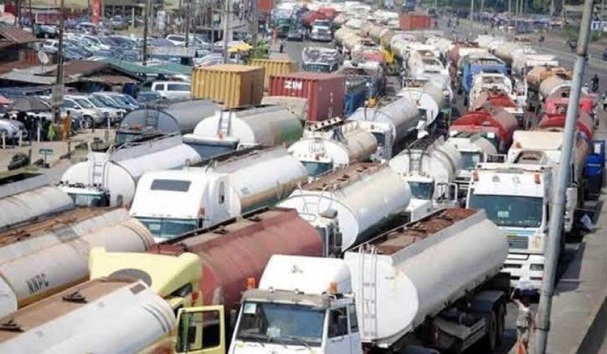 Lagos Govt. Sacks Tankers, Trailers Parked Along Apapa-Oshodi Express Way