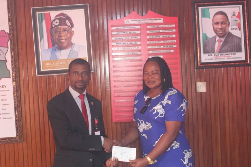 Fraud Victim Commends EFCC On Recovery Of N970,000